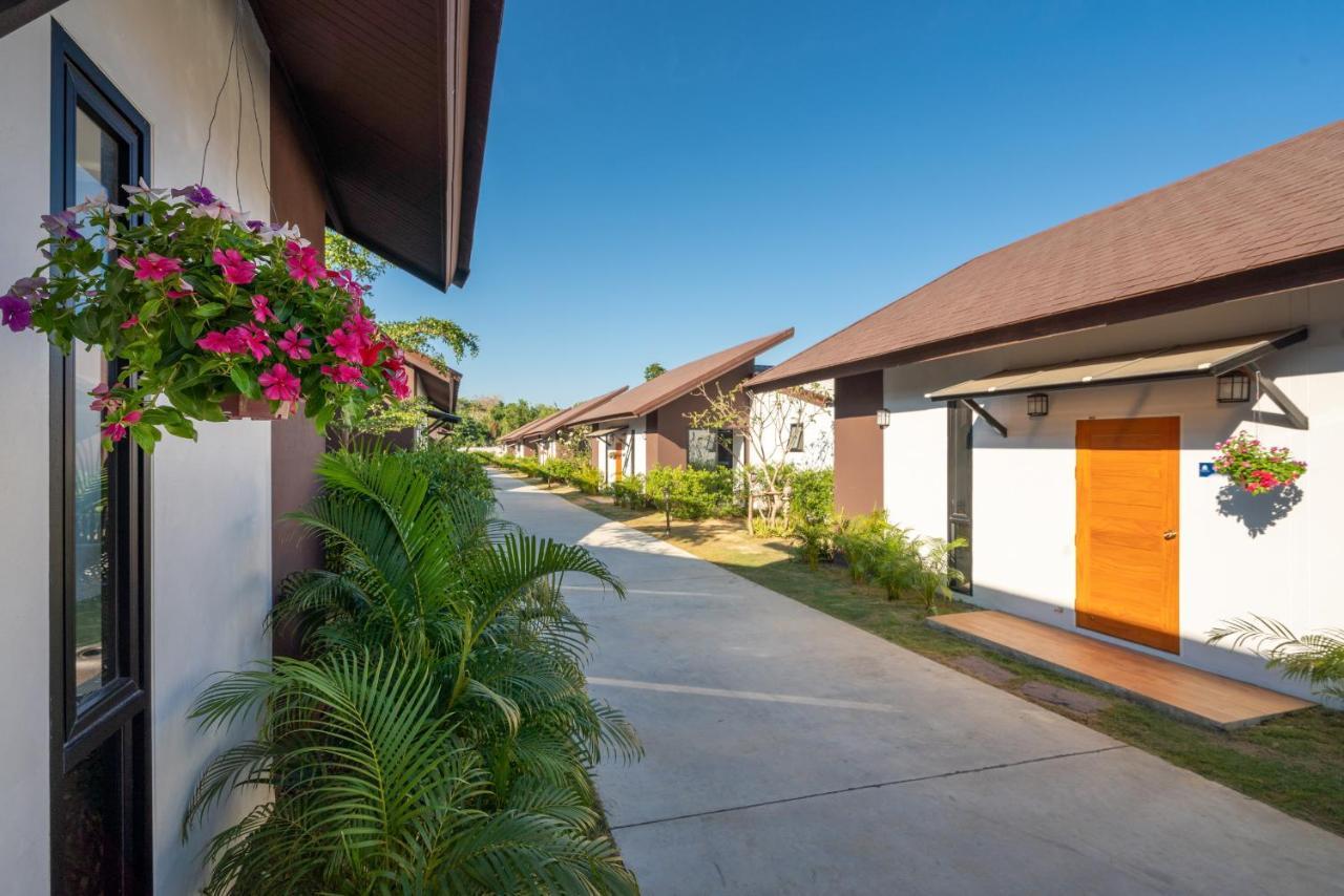 Thames Tara Private Pool Villa Rawai Phuket - Sha Extra Plus Dış mekan fotoğraf